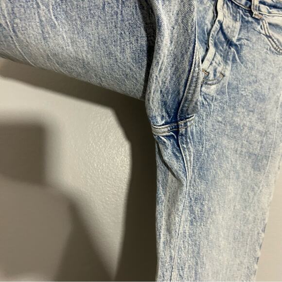Free People We The Free Zuri Hi Rise Button Fly Mom Jeans Sz 26 Light Acid Wash - Picture 8 of 14